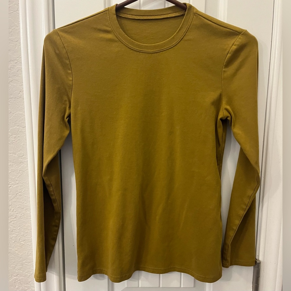 Long Sleeve Women's Top Medium Worn Once EUC